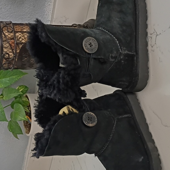 UGG Black Winter Boots - Picture 3 of 7